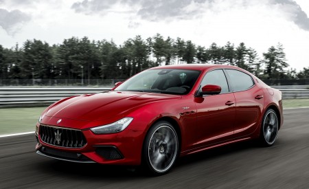 2021 Maserati Ghibli Trofeo Front Three-Quarter Wallpapers 450x275 (17)
