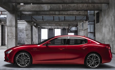 2021 Maserati Ghibli Trofeo Side Wallpapers 450x275 (21)