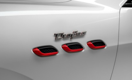 2021 Maserati Levante Trofeo Detail Wallpapers 450x275 (10)