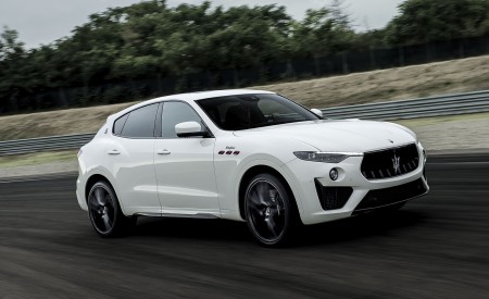 2021 Maserati Levante Trofeo Front Three-Quarter Wallpapers 450x275 (3)