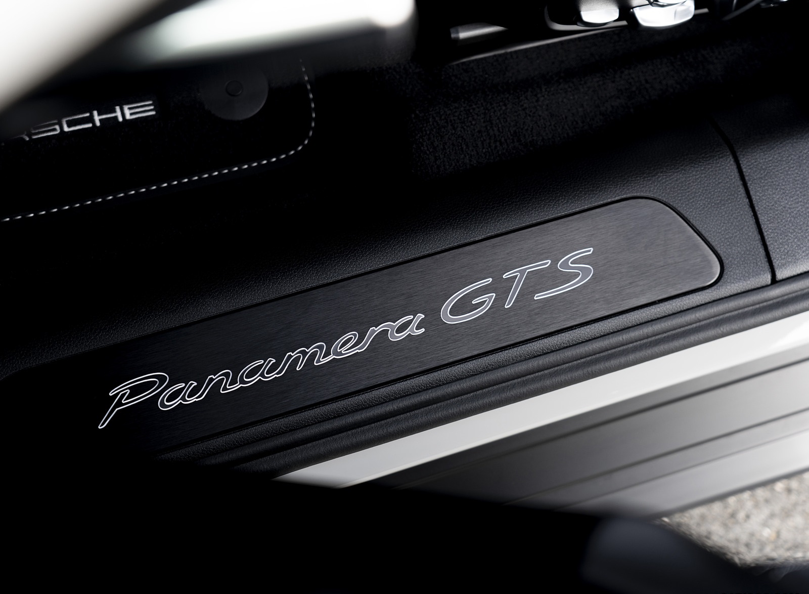 2021 Porsche Panamera GTS Sport Turismo (Color: Crayon) Door Sill Wallpapers #49 of 64