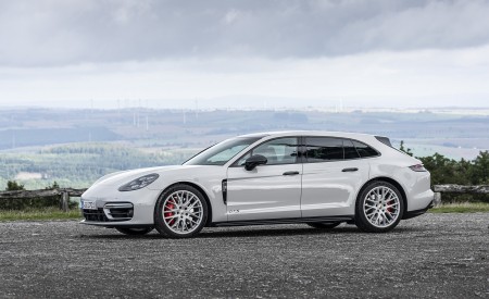 2021 Porsche Panamera GTS Sport Turismo (Color: Crayon) Front Three-Quarter Wallpapers 450x275 (34)