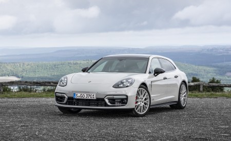 2021 Porsche Panamera GTS Sport Turismo (Color: Crayon) Front Three-Quarter Wallpapers 450x275 (36)
