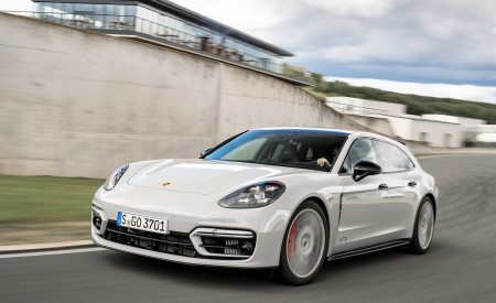 2021 Porsche Panamera GTS Sport Turismo (Color: Crayon) Front Three-Quarter Wallpapers 450x275 (28)