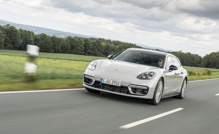 2021 Porsche Panamera GTS Sport Turismo (Color: Crayon) Front Wallpapers 450x275 (14)
