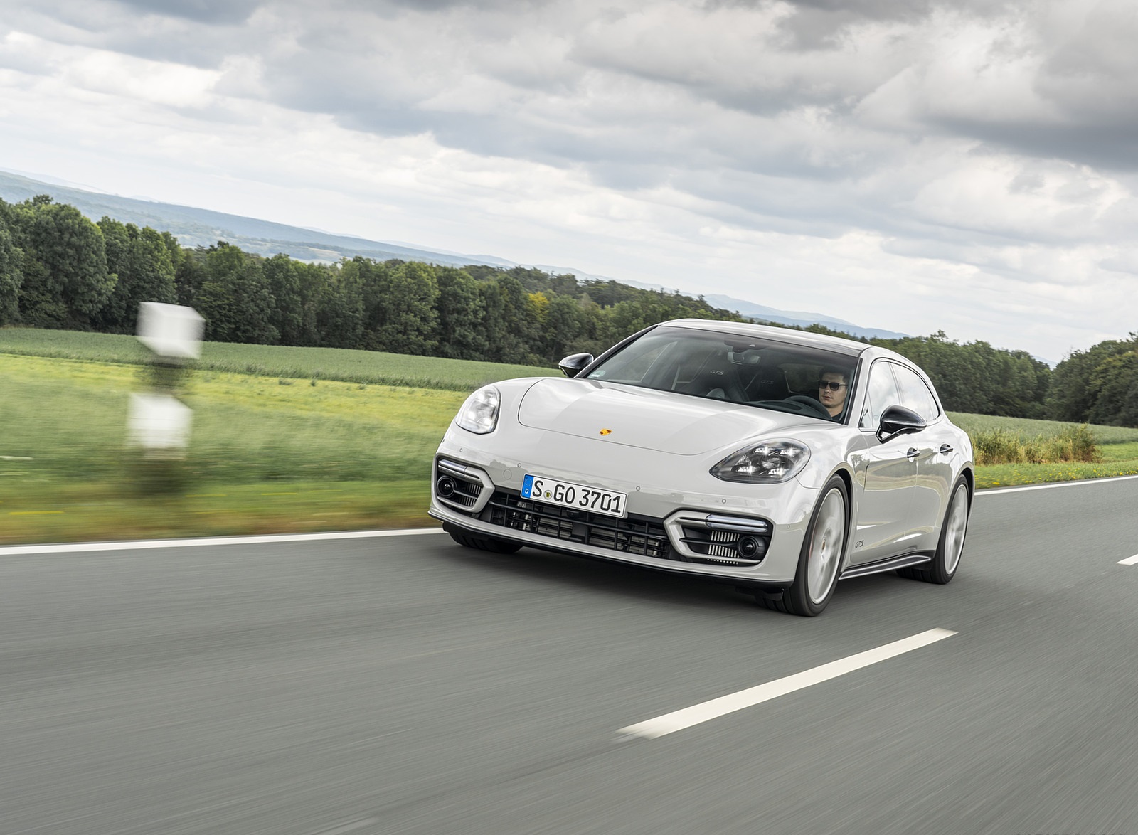 2021 Porsche Panamera GTS Sport Turismo (Color: Crayon) Front Wallpapers (14)