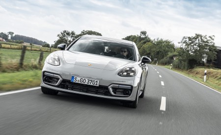 2021 Porsche Panamera GTS Sport Turismo (Color: Crayon) Front Wallpapers 450x275 (10)