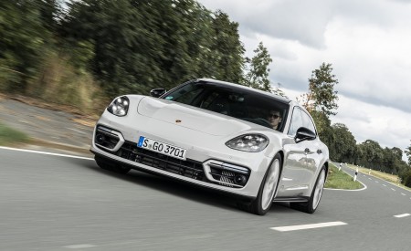 2021 Porsche Panamera GTS Sport Turismo (Color: Crayon) Front Wallpapers 450x275 (15)