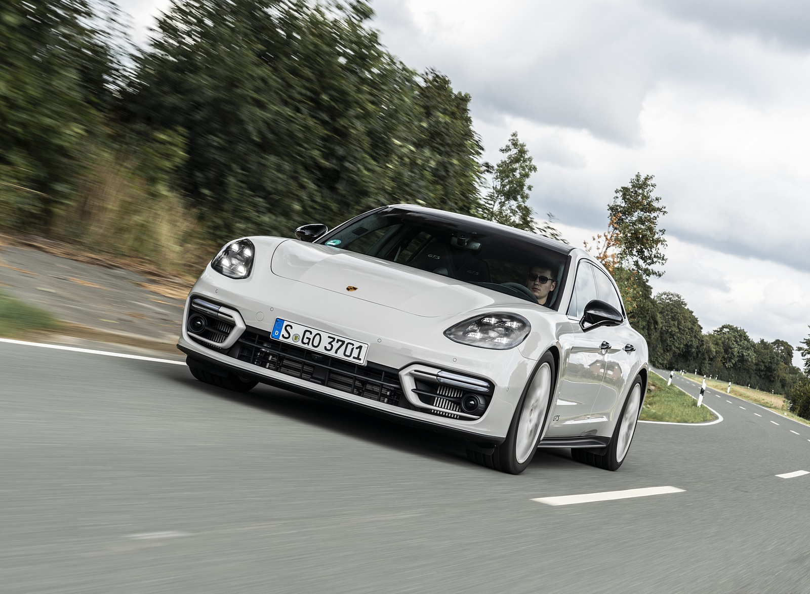2021 Porsche Panamera GTS Sport Turismo (Color: Crayon) Front Wallpapers (15)