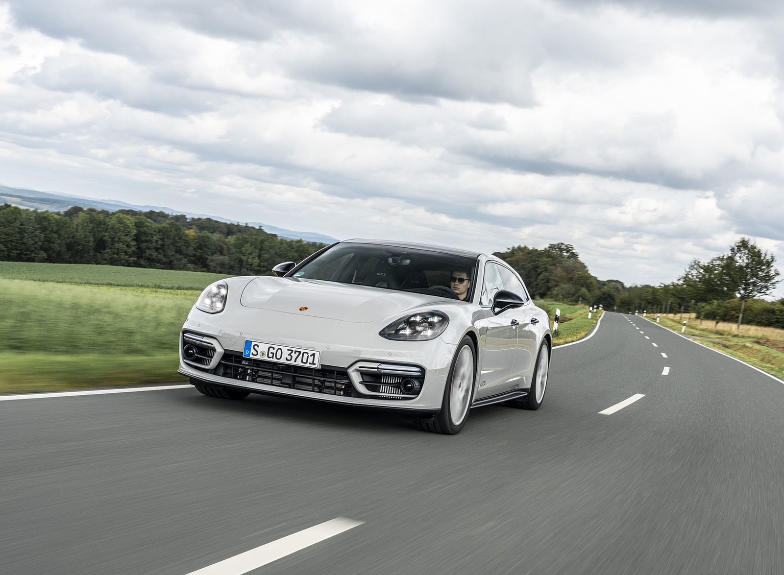 2021 Porsche Panamera GTS Sport Turismo (Color: Crayon) Front Wallpapers (11)