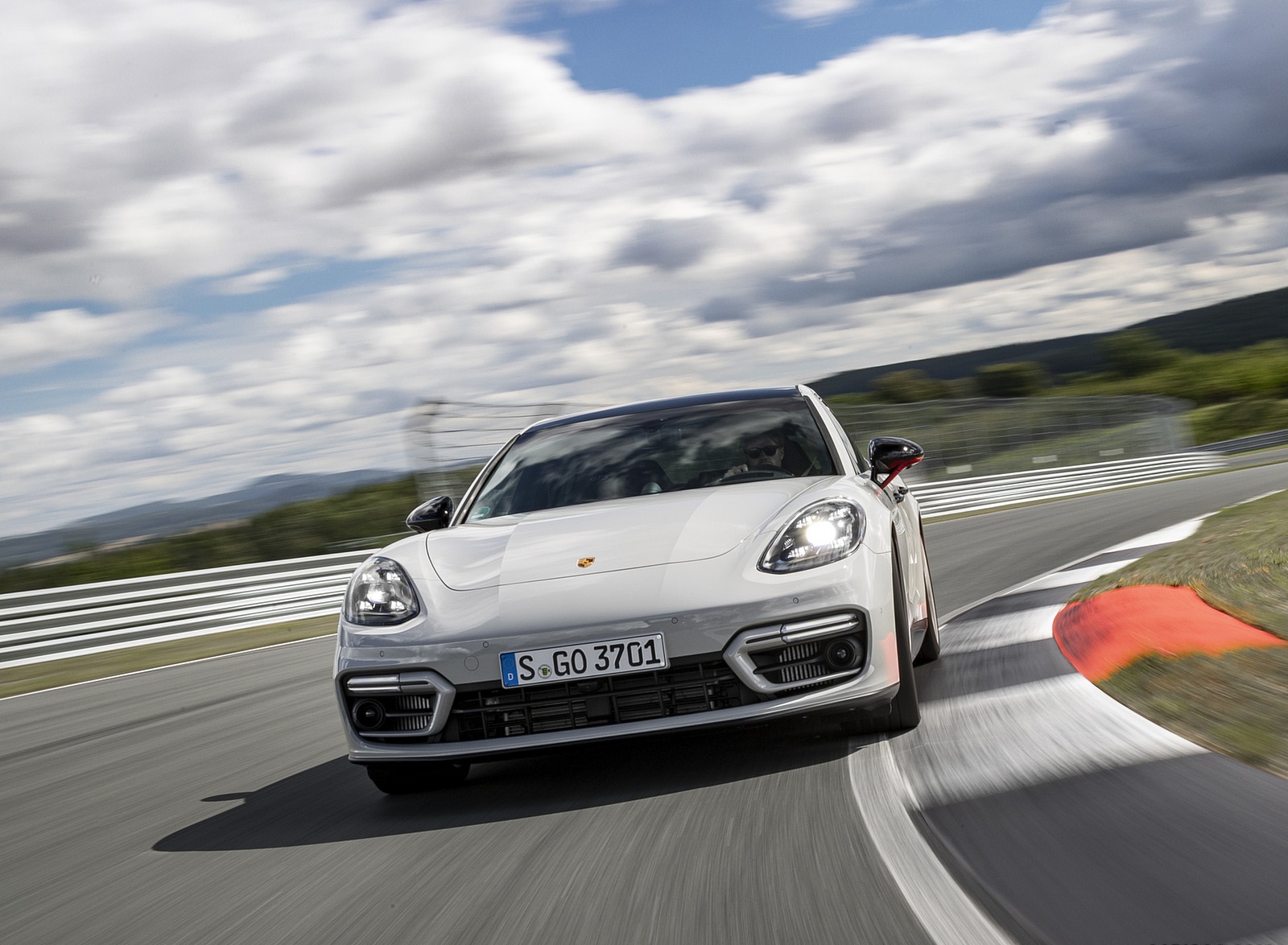 2021 Porsche Panamera GTS Sport Turismo (Color: Crayon) Front Wallpapers #17 of 64