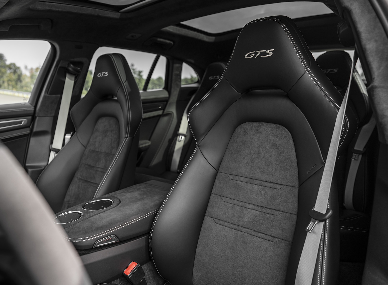 2021 Porsche Panamera GTS Sport Turismo (Color: Crayon) Interior Front Seats Wallpapers #61 of 64