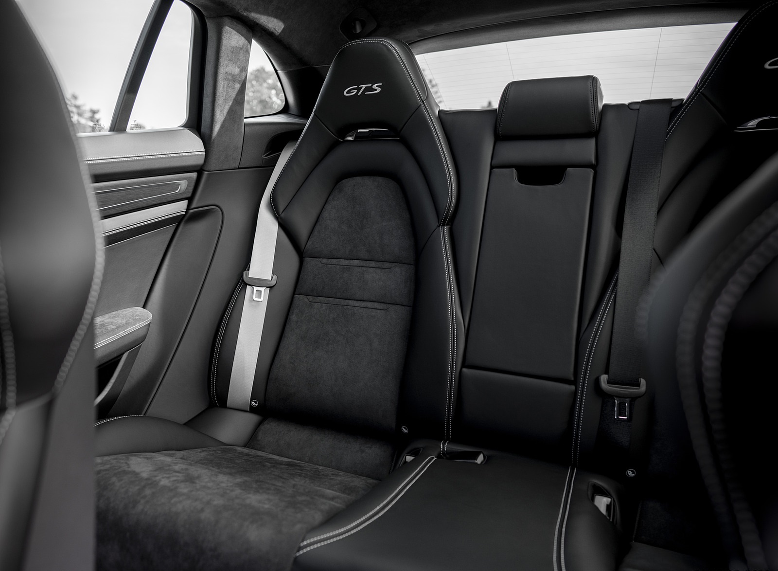 2021 Porsche Panamera GTS Sport Turismo (Color: Crayon) Interior Rear Seats Wallpapers #64 of 64