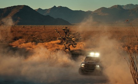 2021 Ram 1500 TRX Front Wallpapers 450x275 (8)