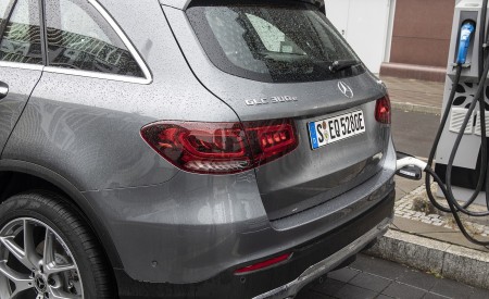 2020 Mercedes-Benz GLC 350e 4MATIC EQ Power (Color: Selenite Grey Metallic; EU-Spec) Detail Wallpapers 450x275 (7)