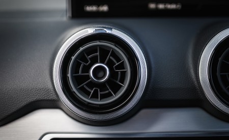 2021 Audi Q2 35 TFSI (UK-Spec) Central Console Wallpapers  450x275 (177)