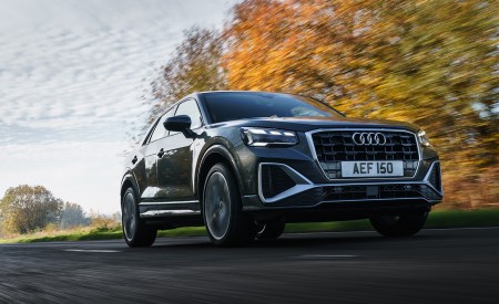 2021 Audi Q2 35 TFSI (UK-Spec) Front Three-Quarter Wallpapers  450x275 (94)