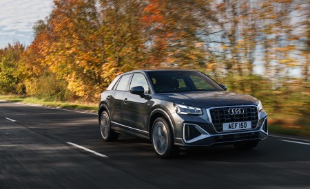 2021 Audi Q2 35 TFSI (UK-Spec) Front Three-Quarter Wallpapers  450x275 (95)