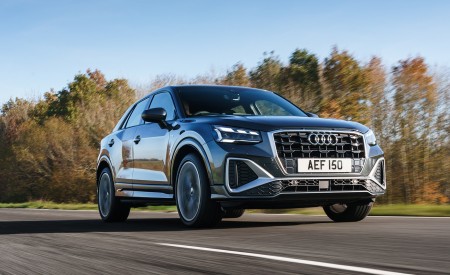 2021 Audi Q2 35 TFSI (UK-Spec) Front Three-Quarter Wallpapers  450x275 (97)