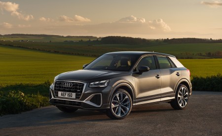 2021 Audi Q2 35 TFSI (UK-Spec) Front Three-Quarter Wallpapers 450x275 (124)