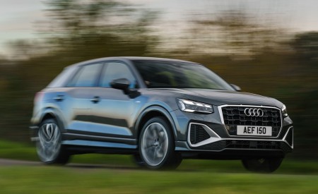 2021 Audi Q2 35 TFSI (UK-Spec) Front Three-Quarter Wallpapers 450x275 (113)