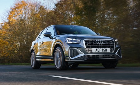 2021 Audi Q2 35 TFSI (UK-Spec) Front Three-Quarter Wallpapers 450x275 (98)