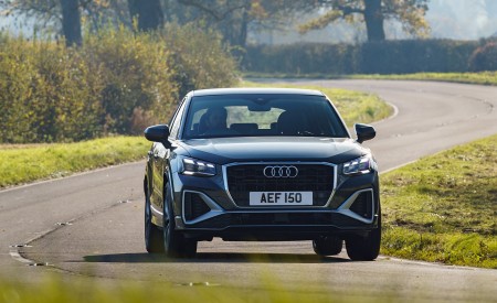 2021 Audi Q2 35 TFSI (UK-Spec) Front Wallpapers  450x275 (100)