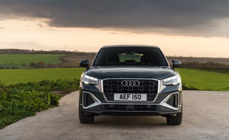 2021 Audi Q2 35 TFSI (UK-Spec) Front Wallpapers 450x275 (126)