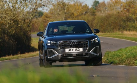 2021 Audi Q2 35 TFSI (UK-Spec) Front Wallpapers 450x275 (106)