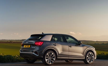 2021 Audi Q2 35 TFSI (UK-Spec) Rear Three-Quarter Wallpapers  450x275 (127)