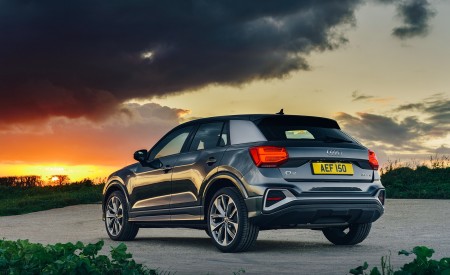 2021 Audi Q2 35 TFSI (UK-Spec) Rear Three-Quarter Wallpapers 450x275 (123)
