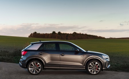 2021 Audi Q2 35 TFSI (UK-Spec) Side Wallpapers 450x275 (130)