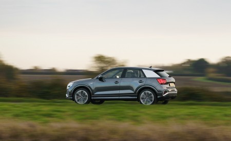 2021 Audi Q2 35 TFSI (UK-Spec) Side Wallpapers 450x275 (121)