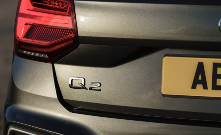 2021 Audi Q2 35 TFSI (UK-Spec) Tail Light Wallpapers  450x275 (151)