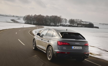 2021 Audi Q5 Sportback (Color: Daytona Grey) Rear Three-Quarter Wallpapers 450x275 (33)