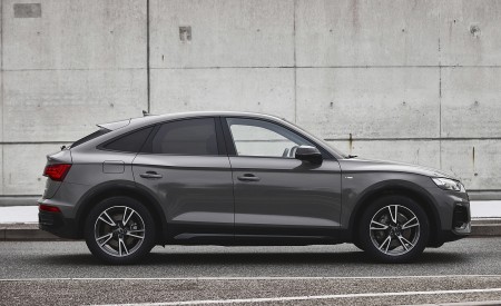 2021 Audi Q5 Sportback (Color: Daytona Grey) Side Wallpapers 450x275 (38)