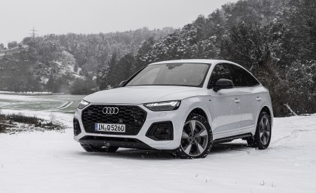 2021 Audi Q5 Sportback (Color: Glacier White) Front Three-Quarter Wallpapers  450x275 (16)