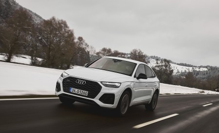 2021 Audi Q5 Sportback (Color: Glacier White) Front Three-Quarter Wallpapers  450x275 (3)