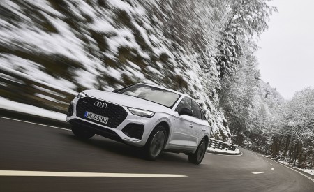 2021 Audi Q5 Sportback (Color: Glacier White) Front Three-Quarter Wallpapers  450x275 (4)