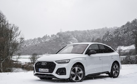2021 Audi Q5 Sportback (Color: Glacier White) Front Three-Quarter Wallpapers 450x275 (18)