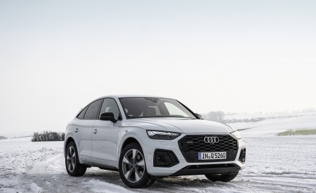 2021 Audi Q5 Sportback (Color: Glacier White) Front Three-Quarter Wallpapers 450x275 (12)