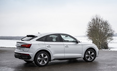 2021 Audi Q5 Sportback (Color: Glacier White) Rear Three-Quarter Wallpapers  450x275 (13)