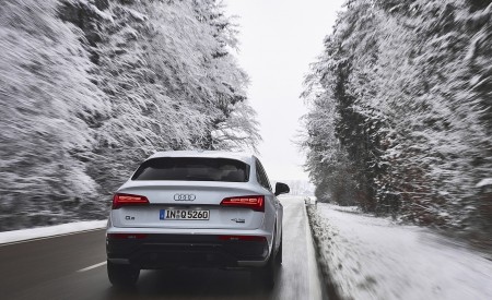 2021 Audi Q5 Sportback (Color: Glacier White) Rear Wallpapers 450x275 (7)