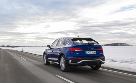 2021 Audi Q5 Sportback (Color: Ultra Blue) Rear Three-Quarter Wallpapers 450x275 (75)