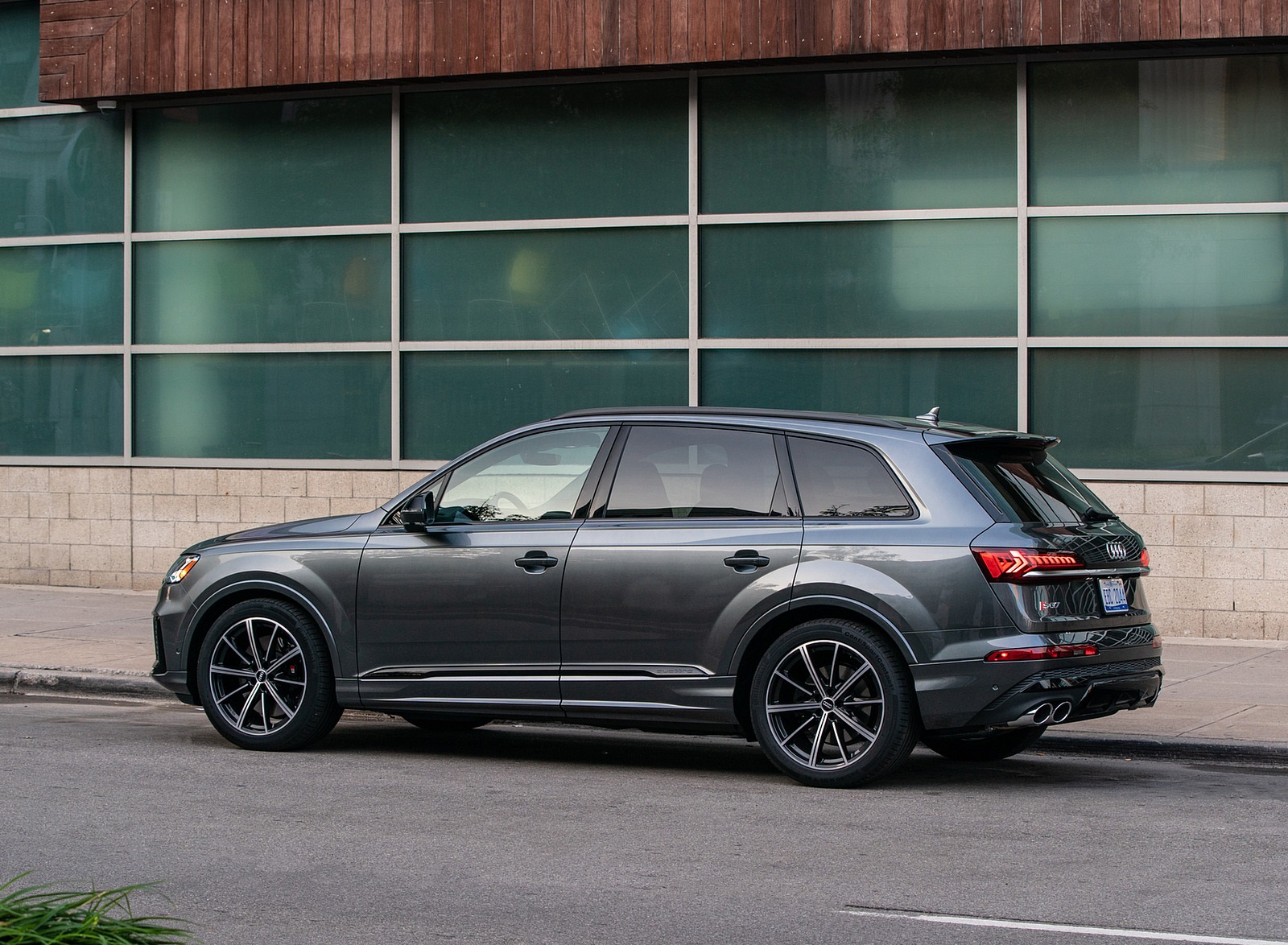 2021 Audi SQ7 (US-Spec) Rear Three-Quarter Wallpapers (10)