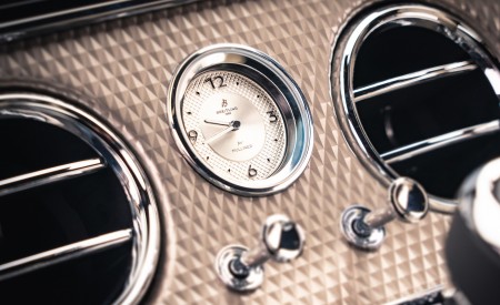 2021 Bentley Continental GT Mulliner Interior Detail Wallpapers 450x275 (10)