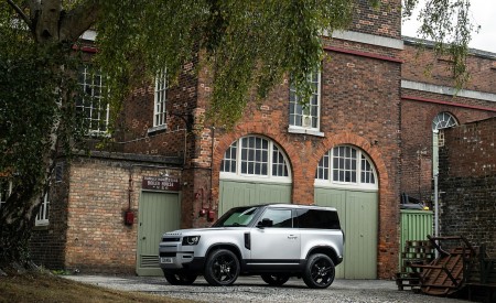 2021 Land Rover Defender 90 Front Three-Quarter Wallpapers  450x275 (24)