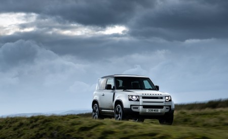 2021 Land Rover Defender 90 Front Three-Quarter Wallpapers 450x275 (21)