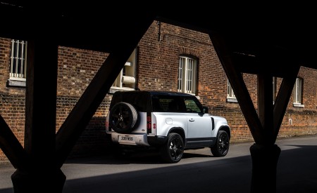 2021 Land Rover Defender 90 Rear Three-Quarter Wallpapers  450x275 (26)