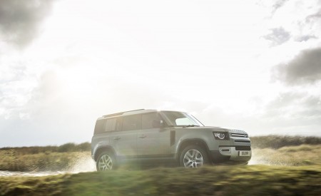 2021 Land Rover Defender Plug-In Hybrid Front Three-Quarter Wallpapers 450x275 (12)
